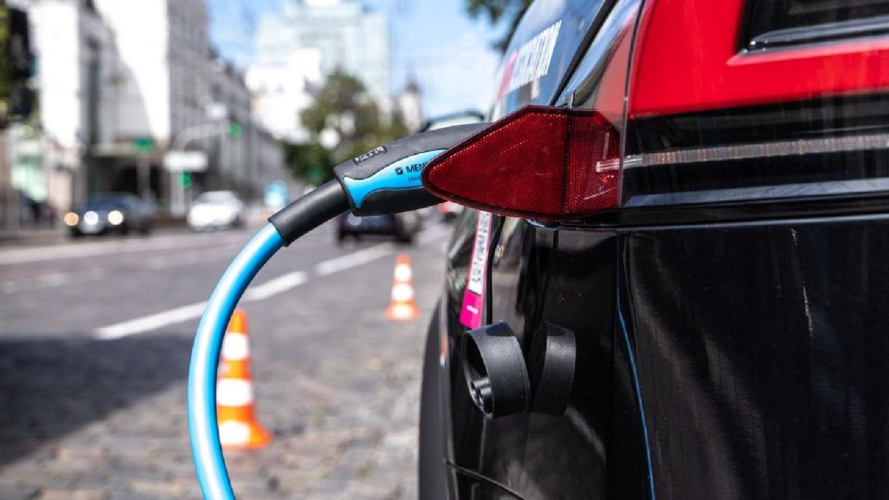 Власти Японии решили отказаться от авто на бензине и ДТ